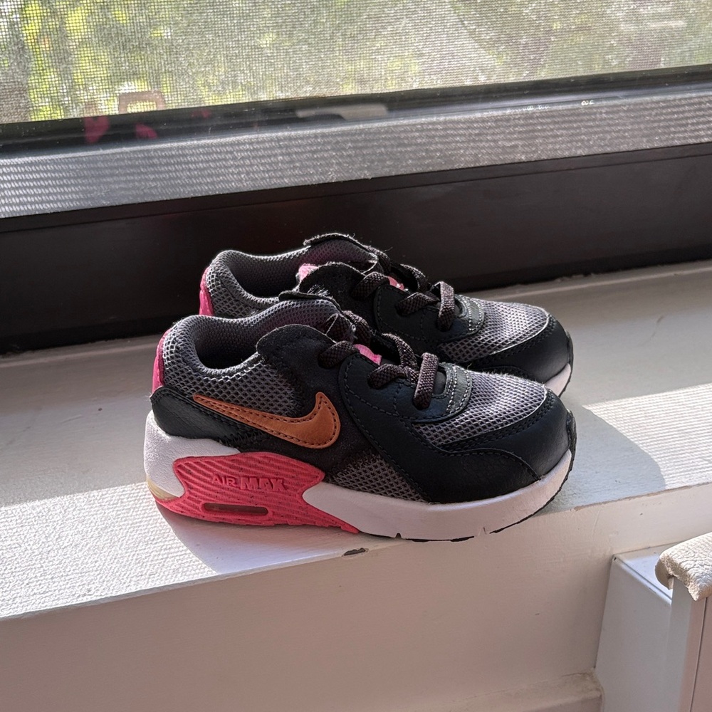 EUC Toddler Nike air max